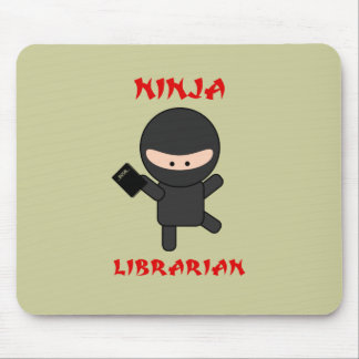 Ninja bibliotekarie med boken musmatta