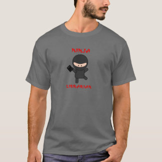 Ninja bibliotekarie med boken tee