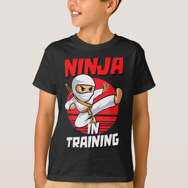 Ninja In Training Costume Party Warrior Boys Girls T Shirt (Framsida)