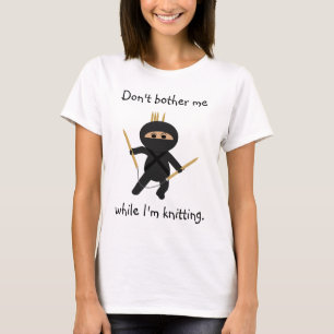 Ninja med cirkulärstickaskjortan tee