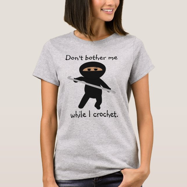 Ninja med virkningkrokskjortan t shirt (Framsida)