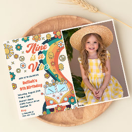 Nio är en Vibe Retro-Blommigt 9:e Födelsedagsfeste Inbjudningar