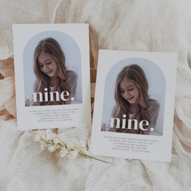 Nio Arched Photo Birthday Inbjudningar (Nine Arched Photo First Birthday Invitation)