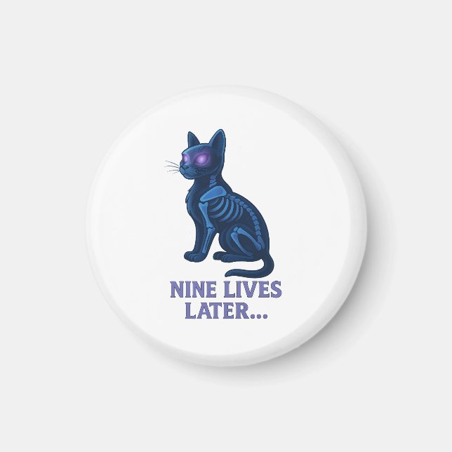 Nio Liv Senare – Rollig Katt T-Shirt Magnet (Framsidan)