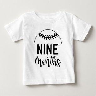 Nio Månader Baseboll Baby Mål - T Shirt
