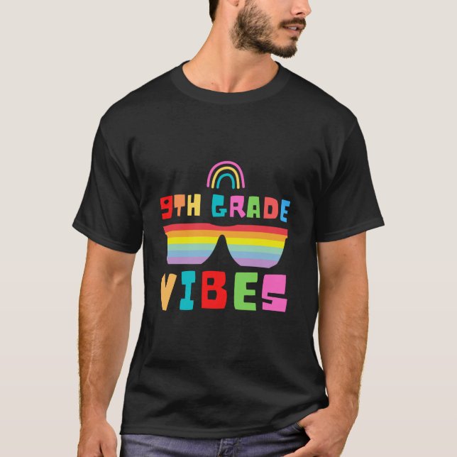 Nionde Klass Vibes Back to school Lärare och Stude T Shirt (Framsida)