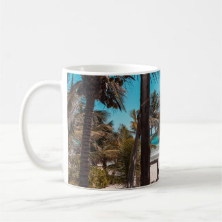 Nipa hut under coconut palm trees kaffemugg