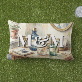 Nischparfymsamling, Monogram Vattenfärg  Lumbarkudde