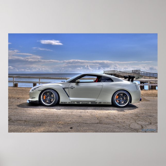 Nissan GT-R på Paradise Cove Poster (Framsidan)