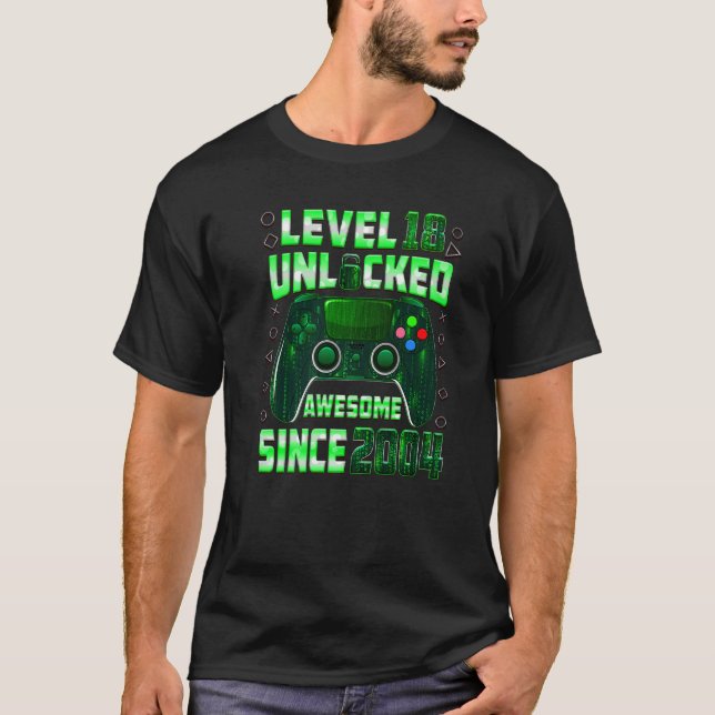 Nivå 18 olåst Fantastisk sedan 2004 Gamer Boy 18t T Shirt (Framsida)