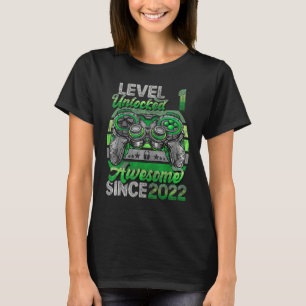 Nivå 1 olåst Fantastisk sedan 2022 Första födelsed T Shirt