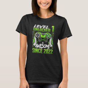 Nivå 1 olåst Fantastisk sedan 2022 Första födelsed T Shirt