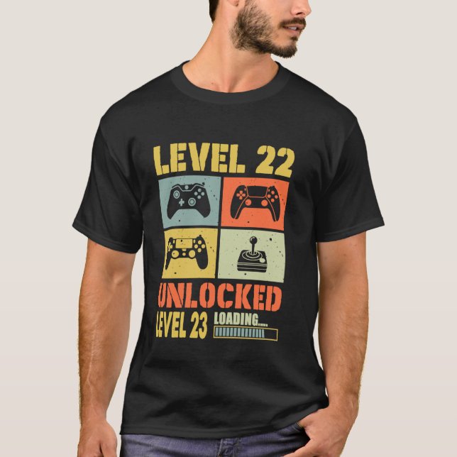 Nivå 22 Olåst nivå 23 Belastning 22 år gammal 22 T Shirt (Framsida)