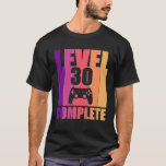 Nivå 30 Fullständig 30th Video Gamer Birthday T Shirt<br><div class="desc">Är du en spelare? Ta den här perfekten med t-shirt för spel för eventuella turneringar eller uppspelningar med dina vänner eller med syskon. Det är också bra för dig som kärlek spelar videospel. Perfekt för spel T-shirt för alla videospelare som firar sitt 30års födelsedag kan vara en man eller en...</div>