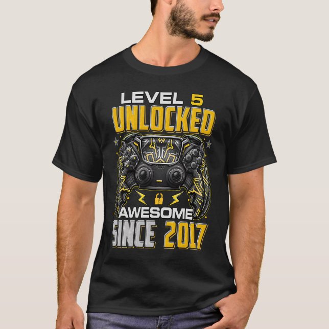 Nivå 5 olåst Fantastisk sedan 2017 femte födelseda T Shirt (Framsida)