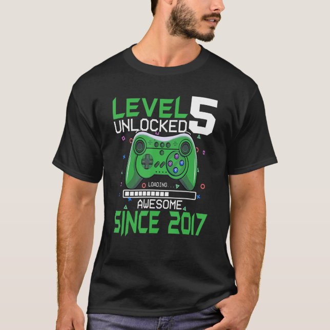 Nivå 5 olåst Fantastisk sedan 2017 femte födelseda T Shirt (Framsida)