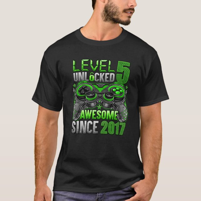 Nivå 5 olåst Fantastisk sedan 2017 femte födelseda T Shirt (Framsida)