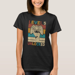 Nivå 5 Olåst femte födelsedag 5 år gammal gamerpoj T Shirt