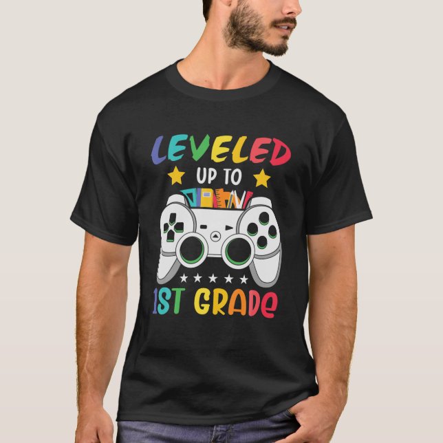 Nivå upp till 1:a Klass-videospelet Back to school T Shirt (Framsida)