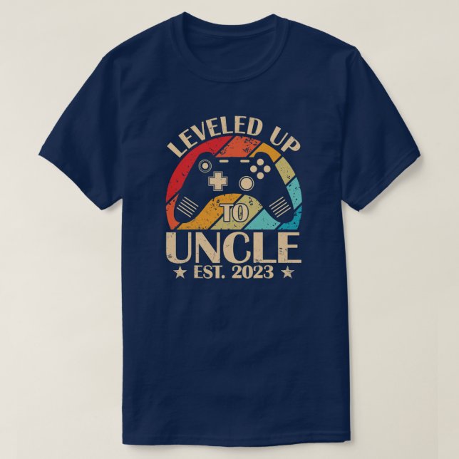 Nivå upp till 2023 års gåva befordrad till morbror t shirt (Design framsida)