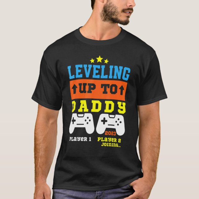 Nivå upp till 2023 Gamer Ljuny snart till D T Shirt (Framsida)