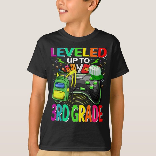 Nivå upp till 3:e Klass Gamer Back to school först T Shirt (Framsida)