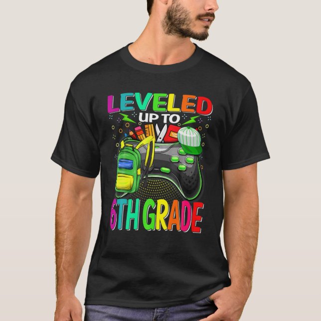 Nivå upp till 6e Klass Gamer Back to school T Shirt (Framsida)