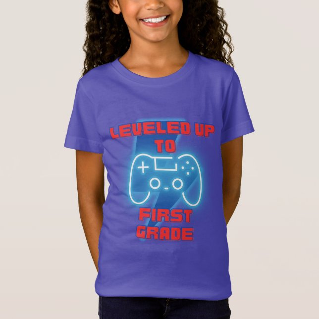 Nivå upp till första Klass Gamer Back to school T Shirt (Framsida)
