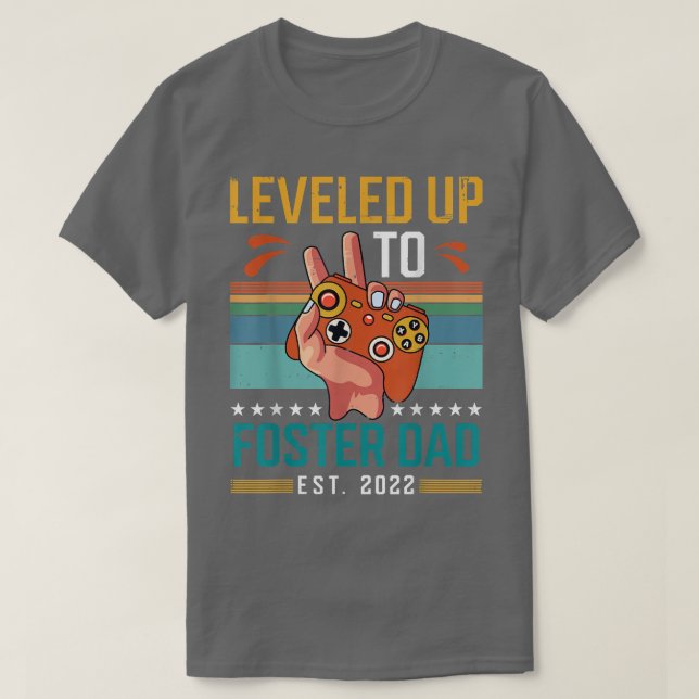 Nivå upp till foster Pappa 2022 Nya föräldraspel T Shirt (Design framsida)