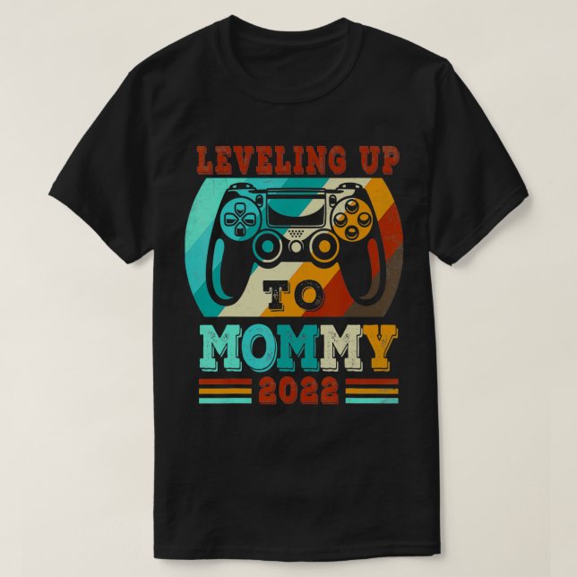 Nivå upp till Mamma EST 2022 Video Game Player T Shirt (Design framsida)
