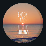 Njut av citatet från lilla Saken Magnet<br><div class="desc">Inspirational Njoy the Little Sak Quote. Det är den lilla sak i livet som spelar roll och det är budskapet i den här enkla designen. Med en havssolnedgång och orange himlar,  "njut av den lilla saken är mitt citat i vitt.</div>