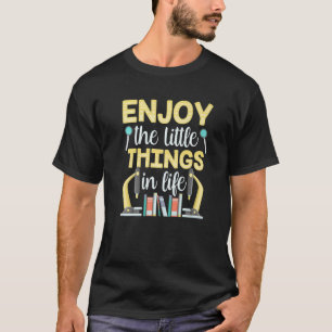 Njut av den lilla Saken i Life Microscopes Micros T Shirt