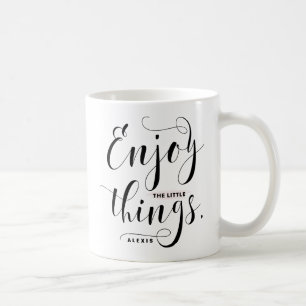 Njut av den lilla Saken Svart modern kalligrafi Kaffemugg