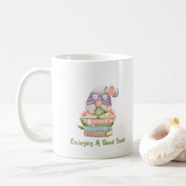 Njut av en bra bok med en Tomte på en Kaffemugg
