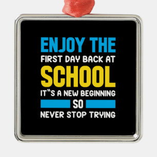Njut av första dagen i Back to school Julgransprydnad Metall