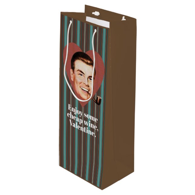 Njut av lite billigt vin Valentine. (Framsidan Vinklad)