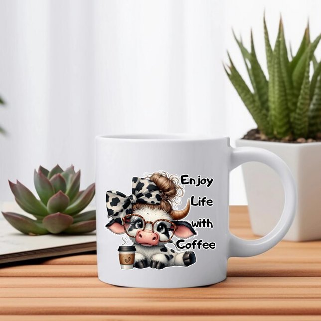 Njut av livet med kaffekvarn Cute Cow Kaffemugg (Skapare uppladdad)