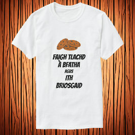 njut av livet och äta en cookie i Scots Gaelic T Shirt