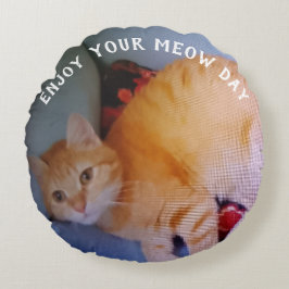 Njut av Meow Day Två Kattbilder Rund Kudde