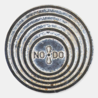 ’NO8DO’ Sevilla Manhole Cover Sticker Runt Klistermärke