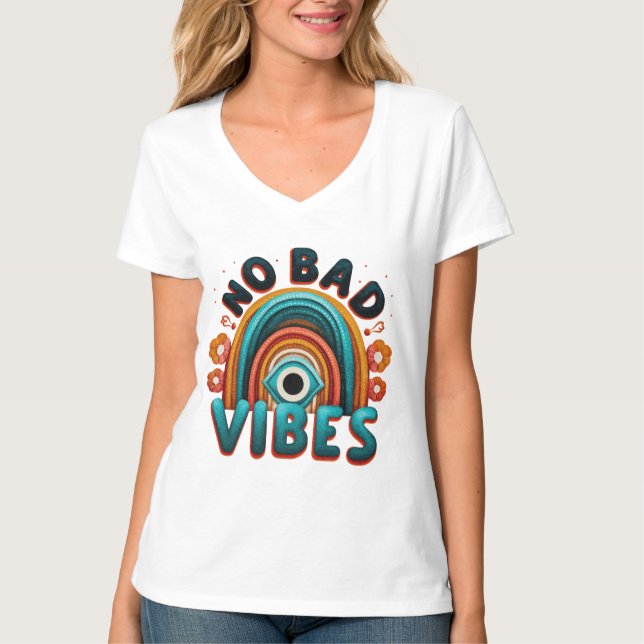 No Bad Vibes. Retro Rainbow and Eye Desig T-Shirt (Framsida)