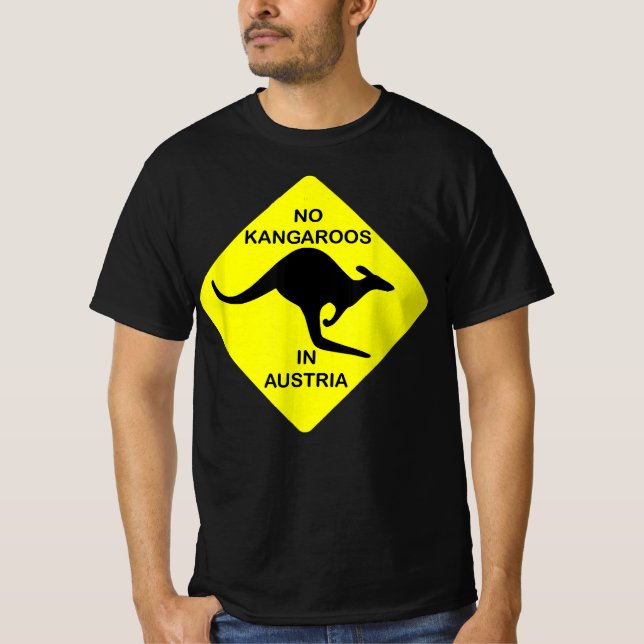 No Kangaroos In Austria Funny T-Shirt Yellow Sign (Framsida)