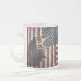No King – Distressed Crown with American Flag Frostad Glasmugg