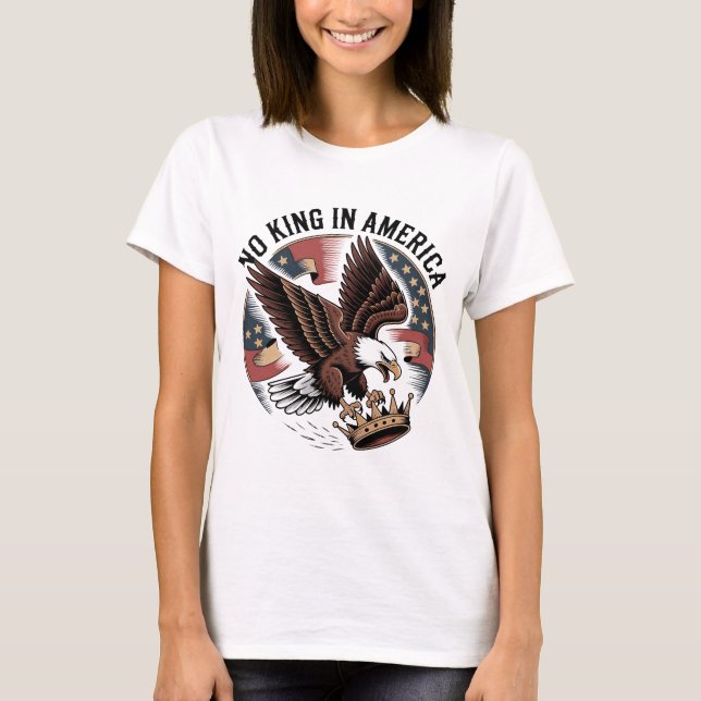 No King In America Patriotic Eagle Crown USA Flag  T Shirt (Framsida)