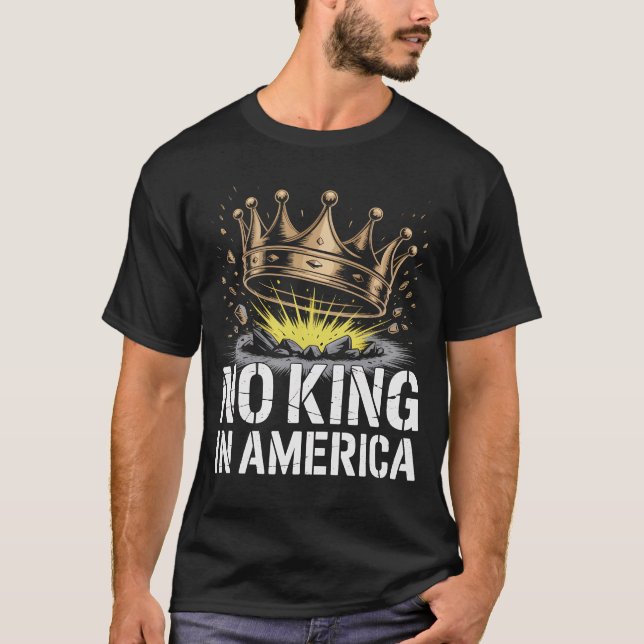 No King In America Shattered Crown Patriotic Freed T Shirt (Framsida)