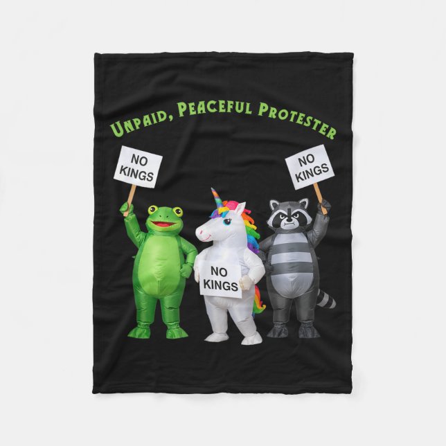 No Kings Unpaid Peaceful Protester Frog And Unicor Fleecefilt (Framsidan)