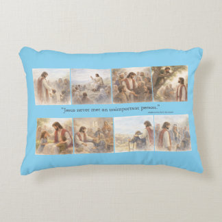 No unimportant person prydnadskudde