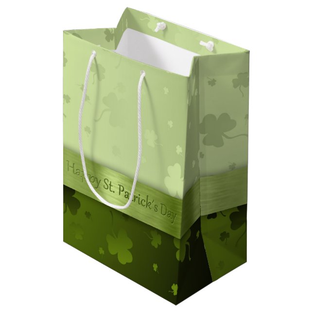 Noble St. Patrick's Day Shamrocks Medium Gift Bag (Framsidan Vinklad)