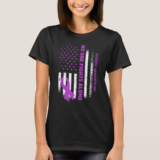 Nobody Fights Overdose Alone USA Flag purple Ribbo T Shirt (Framsida)