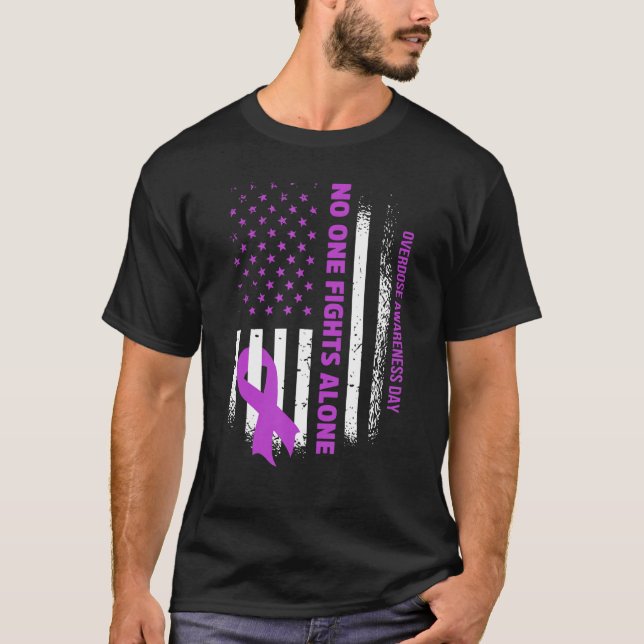 Nobody Fights Overdose Alone USA Flag purple Ribbo T Shirt (Framsida)